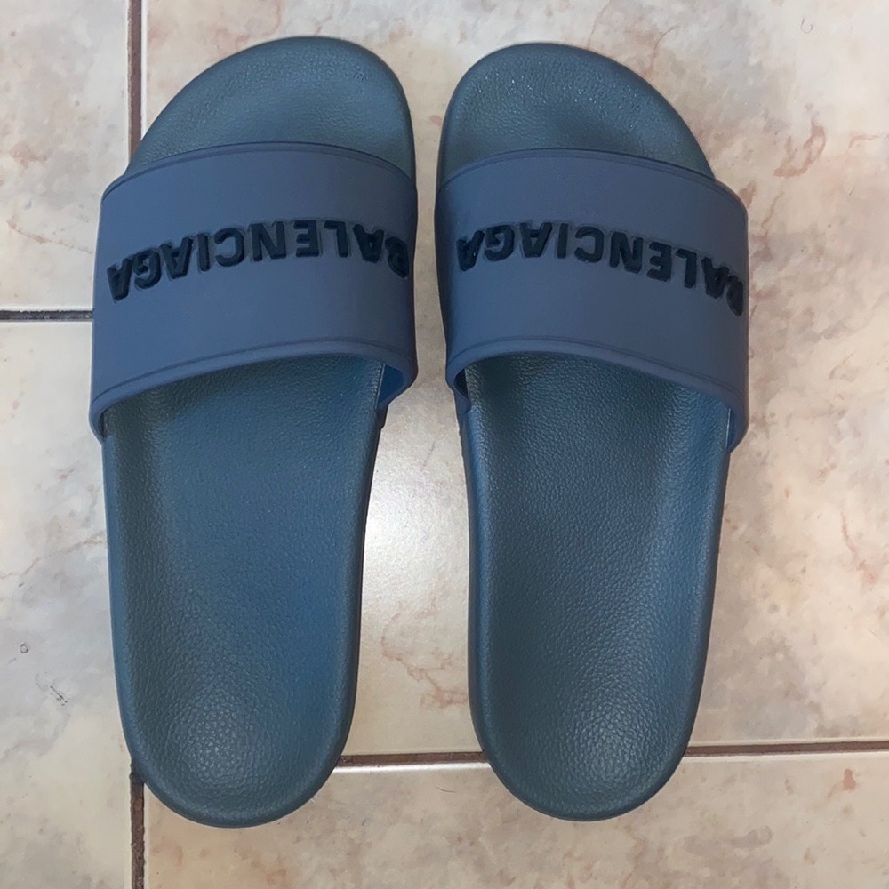Mens Balenciaga pool slide. Wore only once.